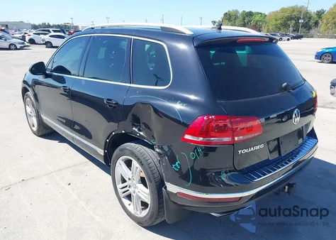 2015 Volkswagen Touareg V6 Executive z USA, uszkodzony, nr VIN WVGEF9BPXFD007800